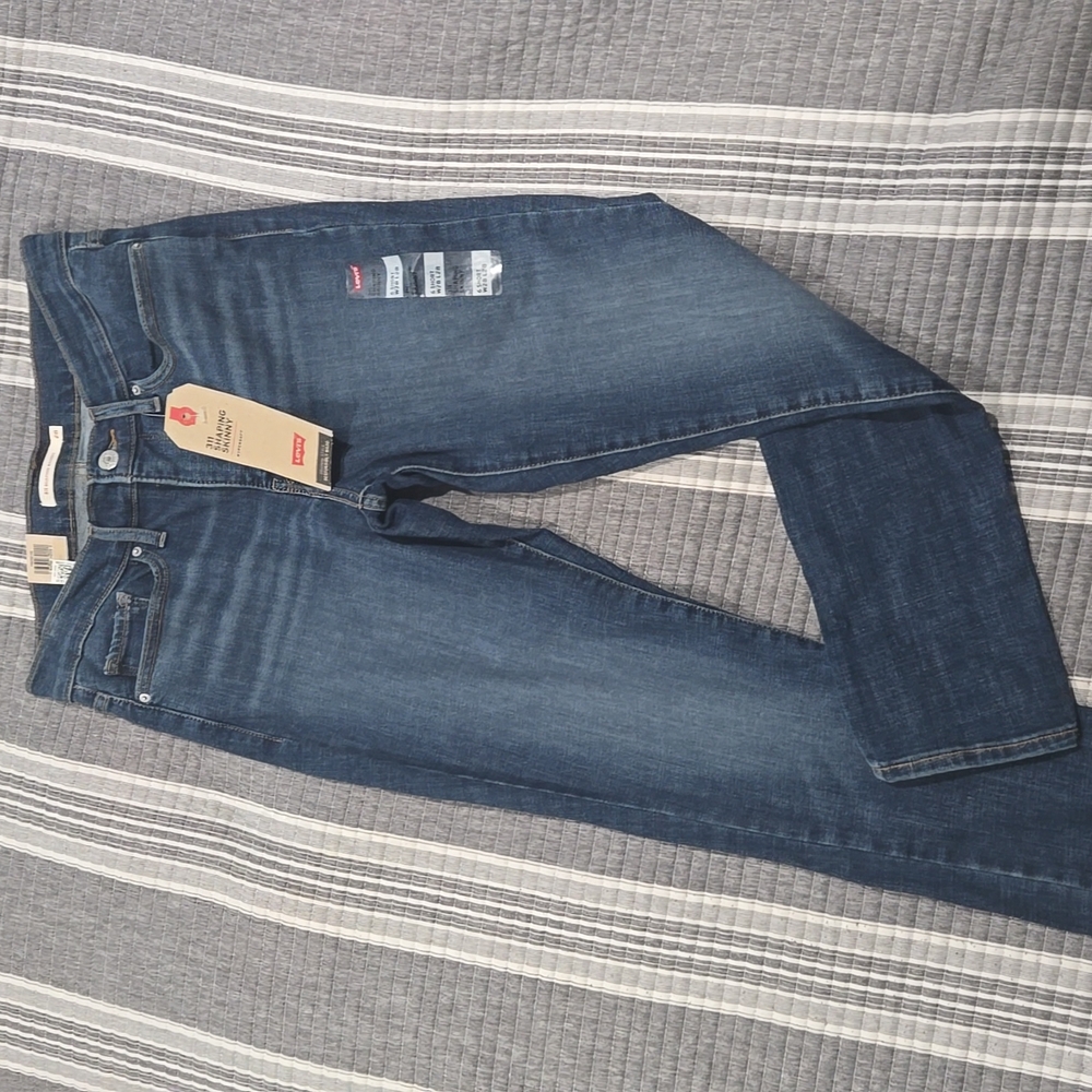 Levi's size 6 Short W28 L28 Blue denim mid rise jeans